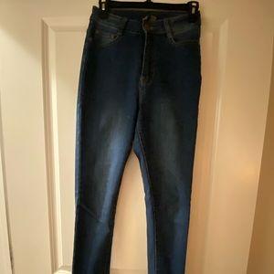 High rise stretchy skinny jean! Body shaping